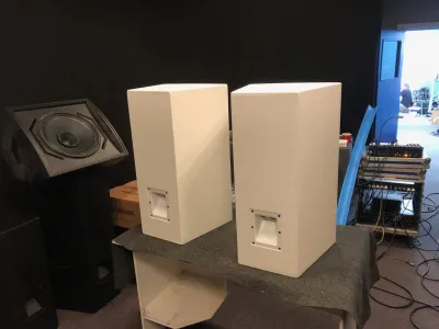Farba głośnikowa TuffCab - Biały - Połysk standardowy - 5L - MT1514 w bieli